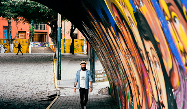 HOMBRE CAMINANDO 2-2